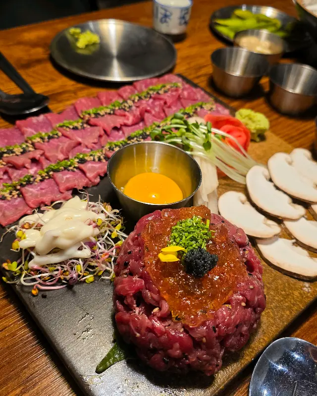 정갈하게 담긴 육회