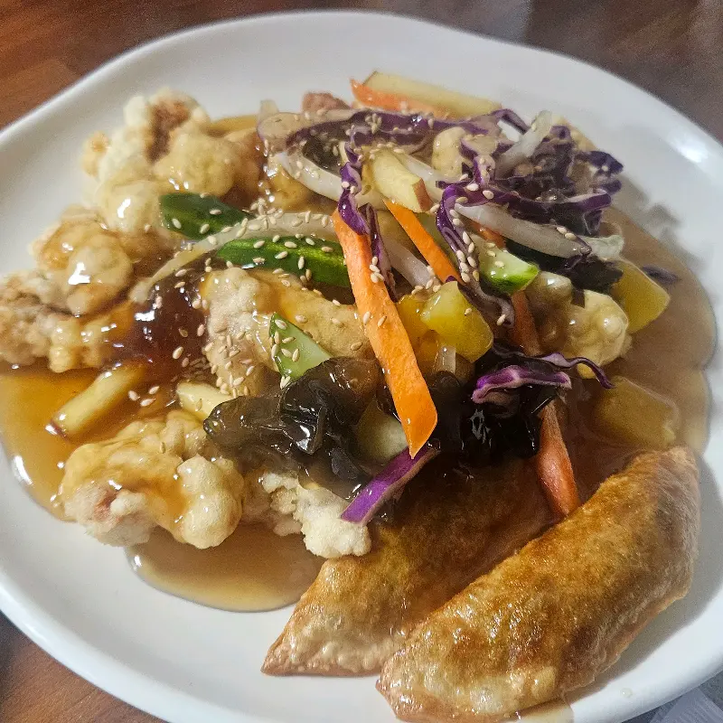 탕수육과 군만두의 환상적인 조합