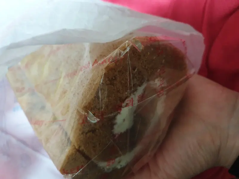 포장된 롤케이크