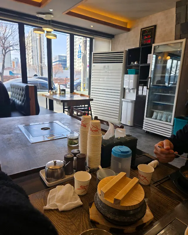 깔끔하게 정돈된 테이블