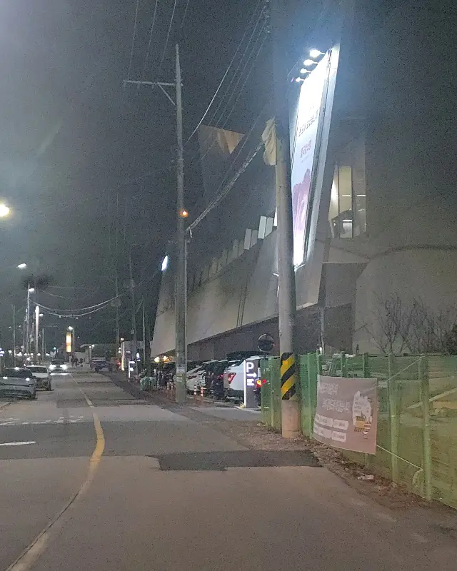 저녁에 바라본 포븐 외관