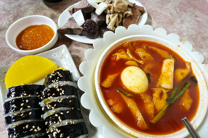 6.25 떡볶이 한상차림