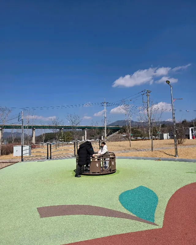 아이들이 뛰어놀기 좋은 놀이터