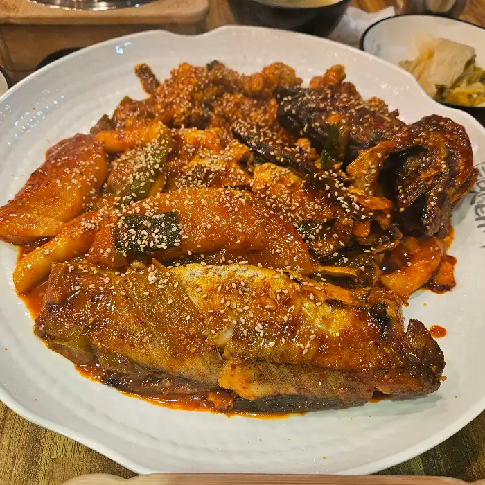 잘 조려진 명태조림 클로즈업