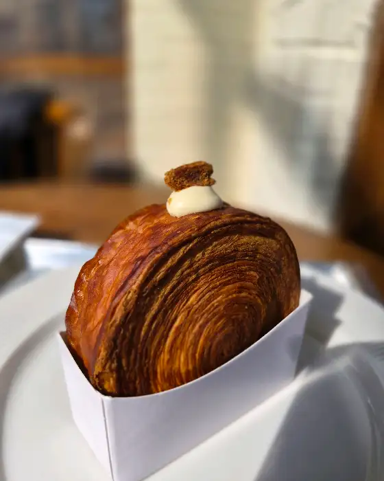 먹음직스러운 런던번 페이스트리