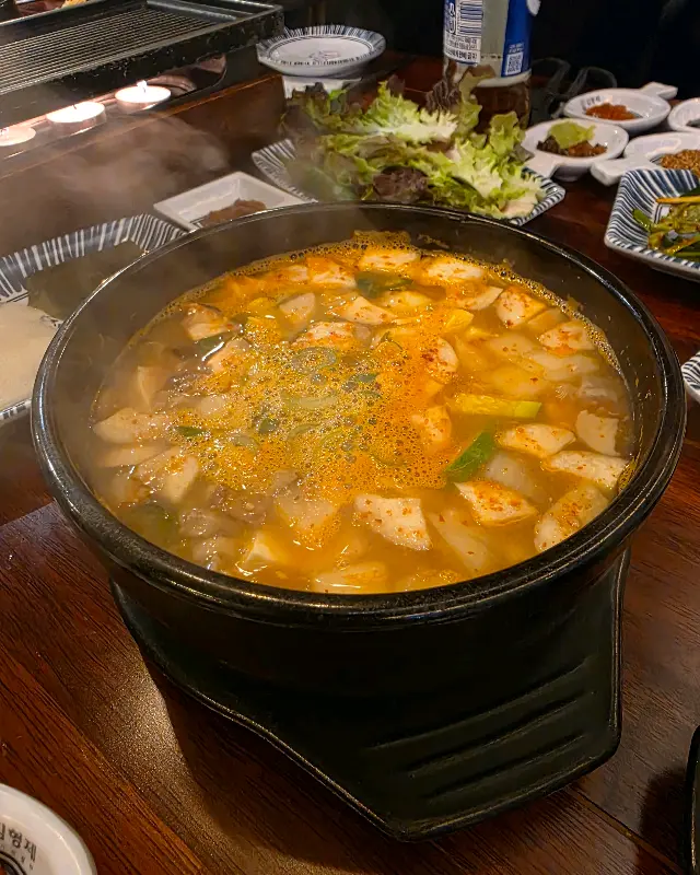 깊고 진한 맛이 일품인 이베리코 된장찌개