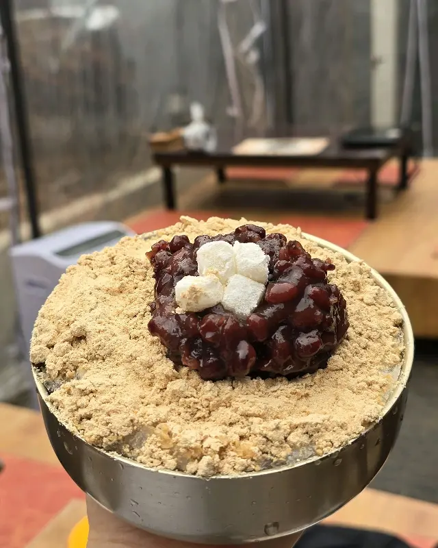 옛날 팥빙수 스타일의 푸짐한 팥빙수