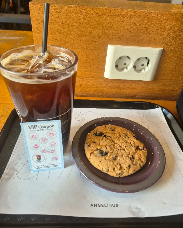 아이스 아메리카노와 쿠키