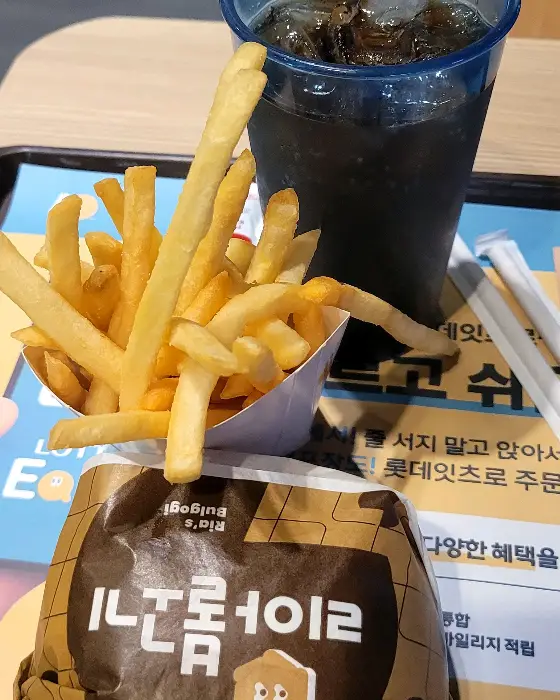 햄버거와 감자튀김, 음료