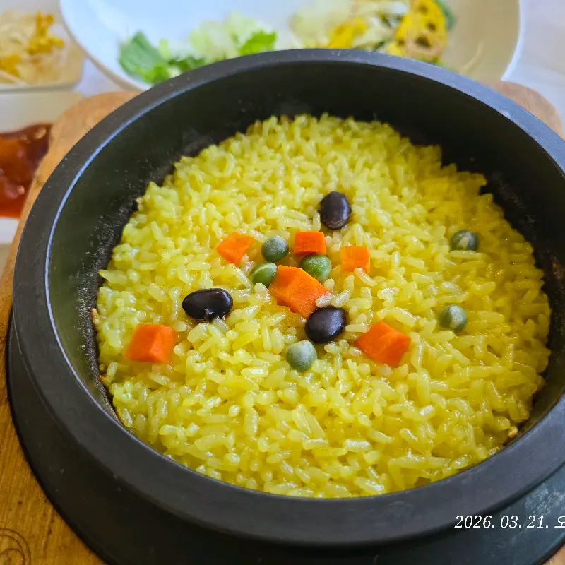 향긋한 치자돌솥밥