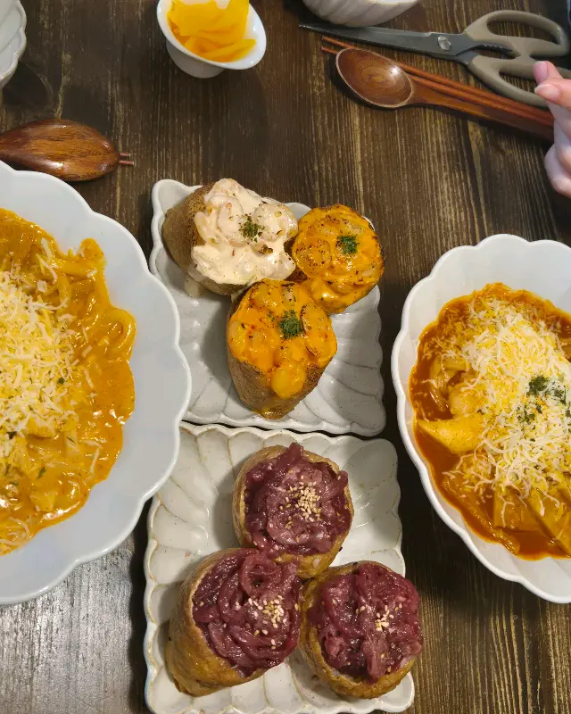 다양한 토핑의 유부초밥