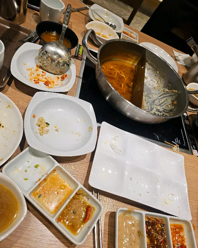 깔끔하게 비워진 식탁