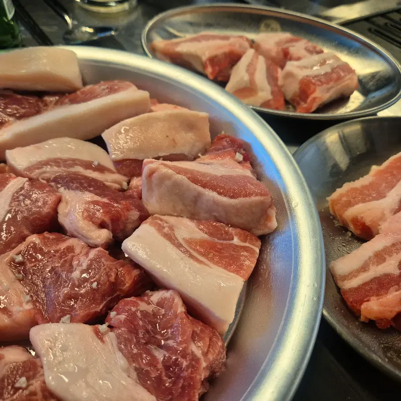 뭉텅 용인동백점의 구워진 고기