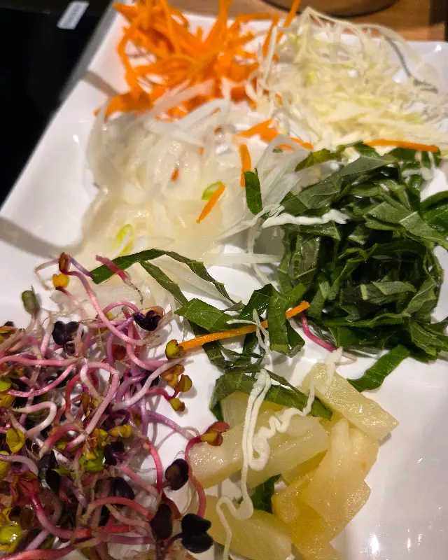 다채로운 색감의 신선한 야채 모듬