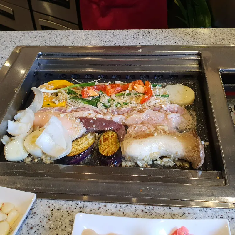 김치와 김가루가 듬뿍 들어간 볶음밥