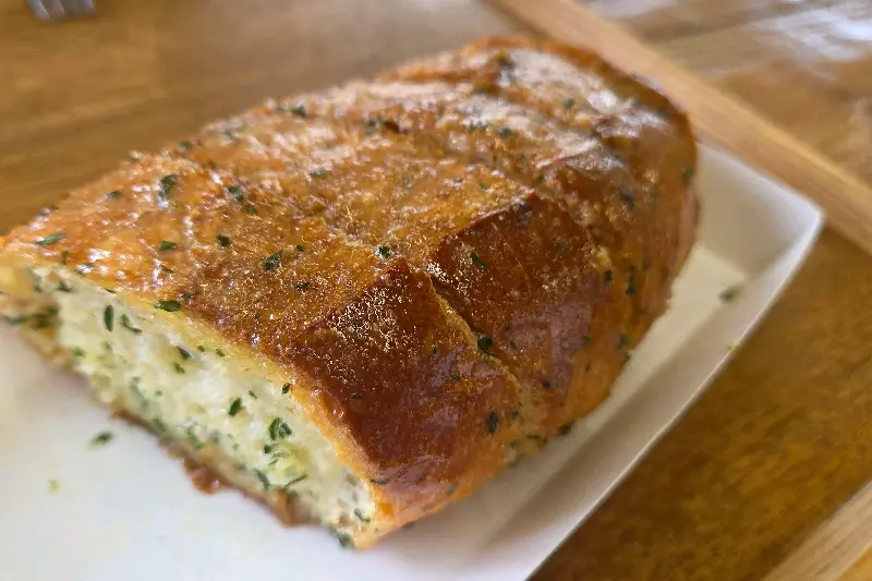 바구니에 담긴 빵