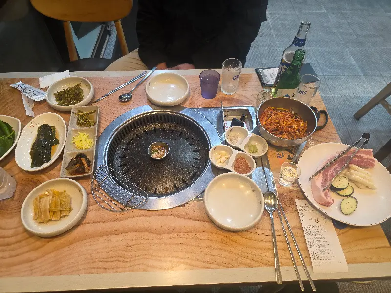 맛찬들왕소금구이 동탄점 테이블 세팅