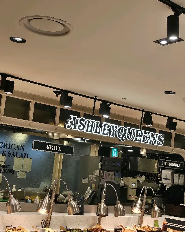 애슐리퀸즈 간판