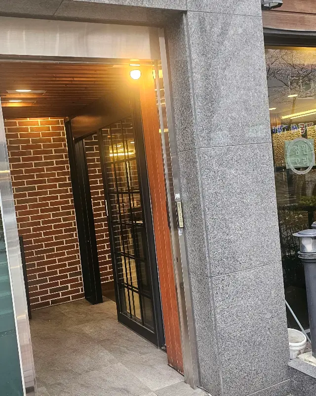 정갈하게 담겨 나온 밑반찬들