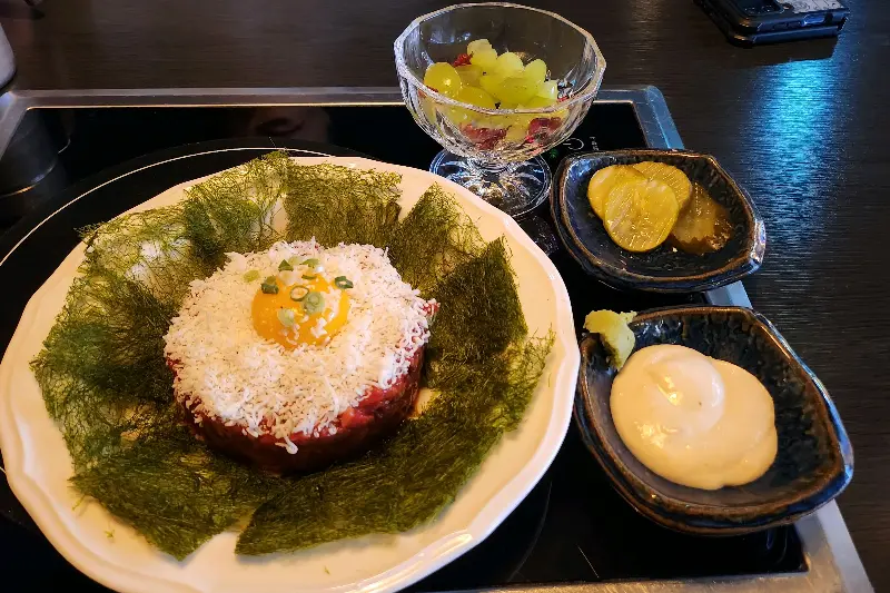 온일정의 육회 메뉴