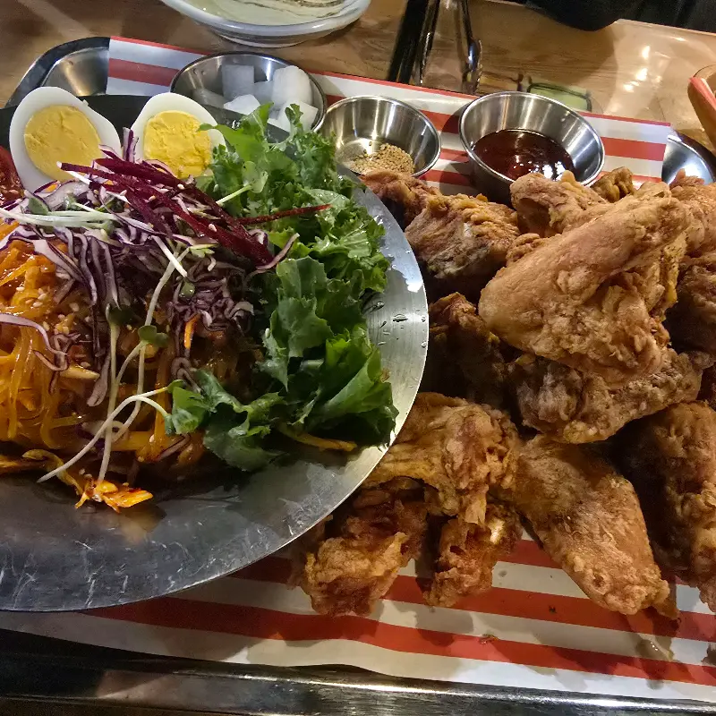 치킨과 골뱅이쫄면