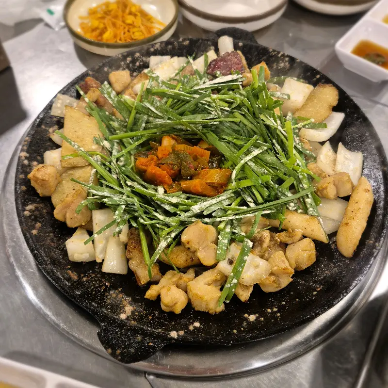 노릇하게 구워진 곱창