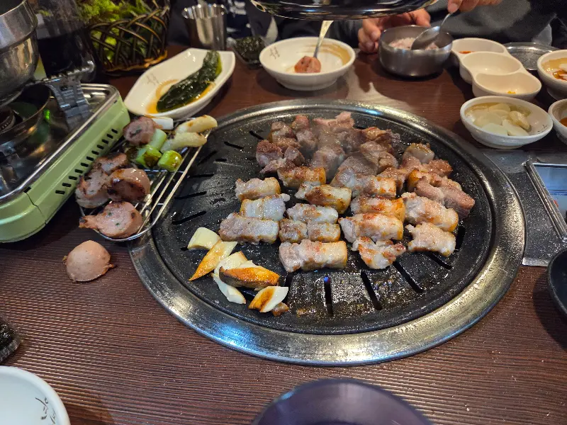 다 구워진 삼겹살