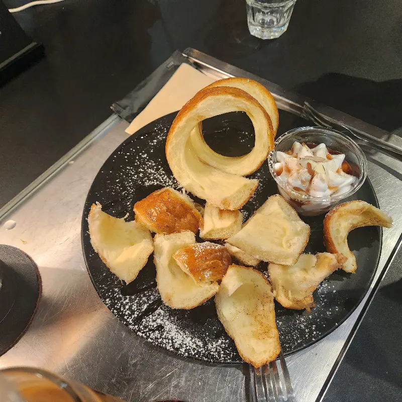 굴뚝빵 플레이팅