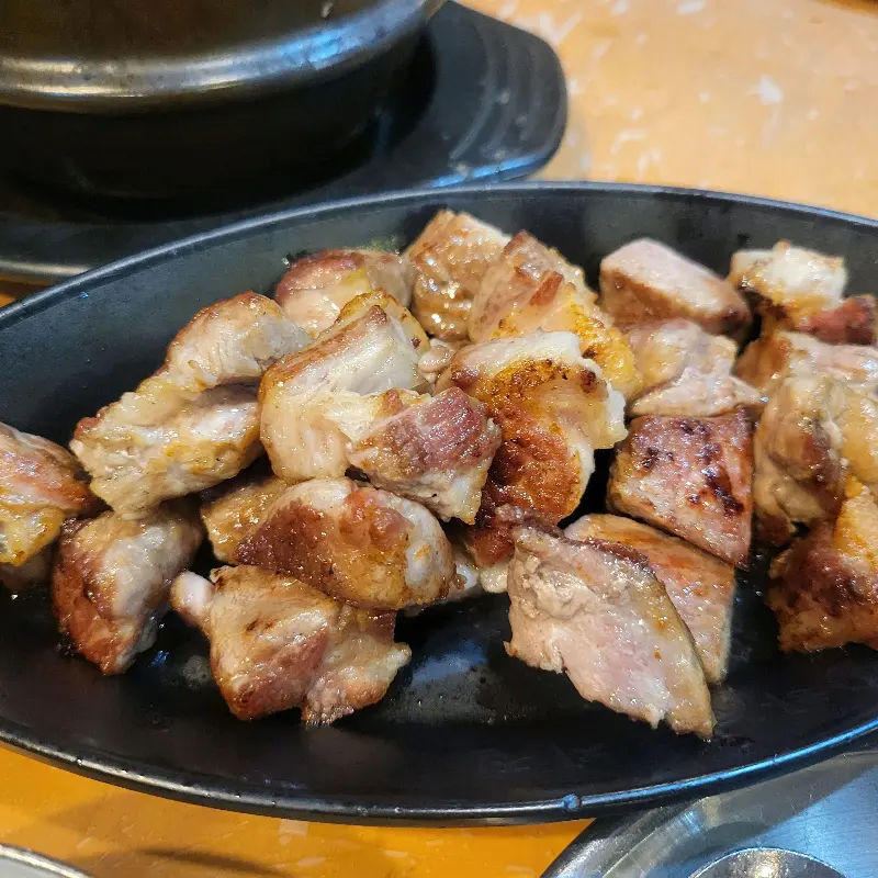 잘 구워진 삼겹살