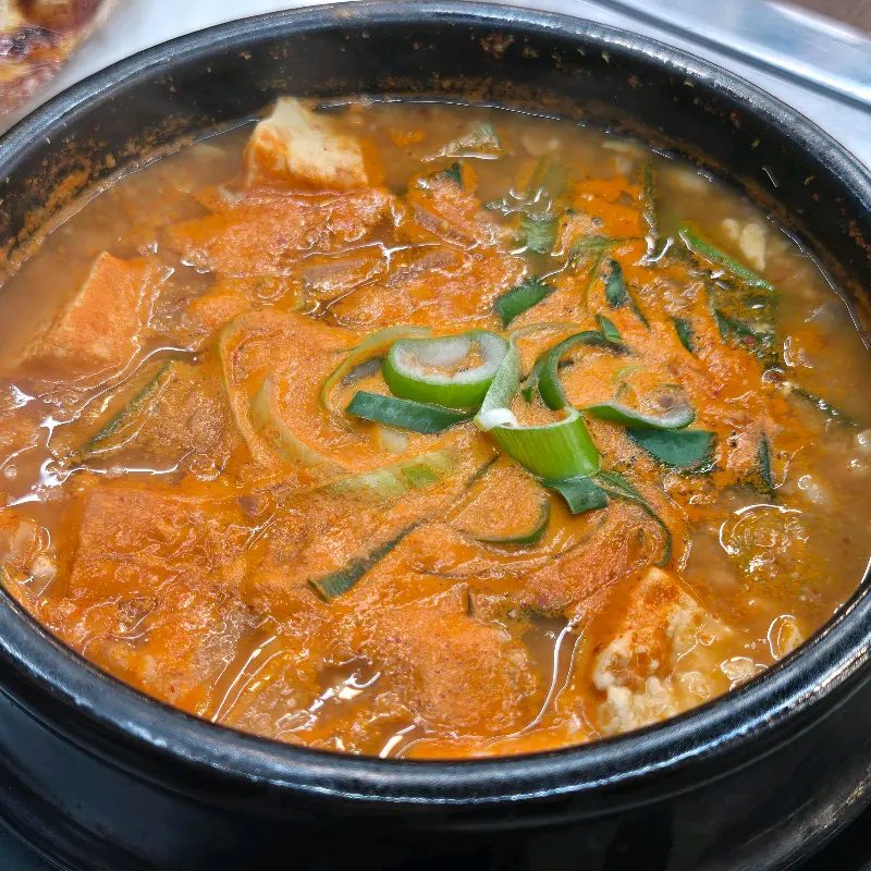 뜨끈하고 얼큰한 찌개