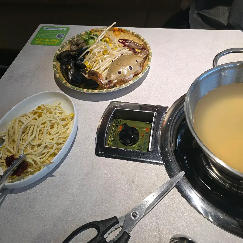 싱싱한 해물이 가득한 해물칼국수