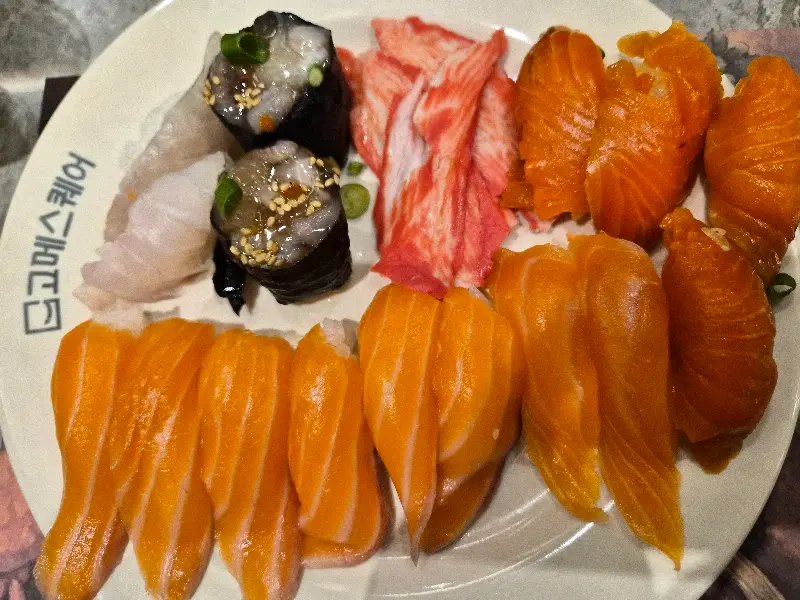 신선한 재료가 돋보이는 초밥