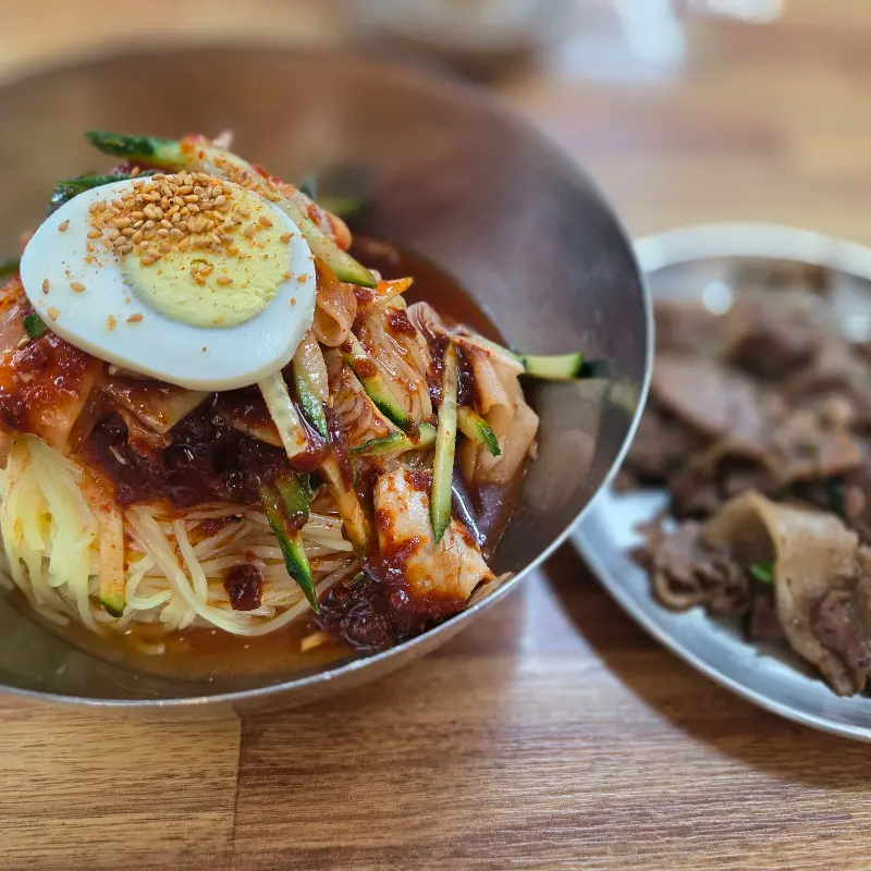 물밀면과 석쇠불고기의 환상적인 조합