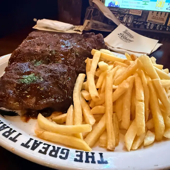 웻지 감자와 스테이크