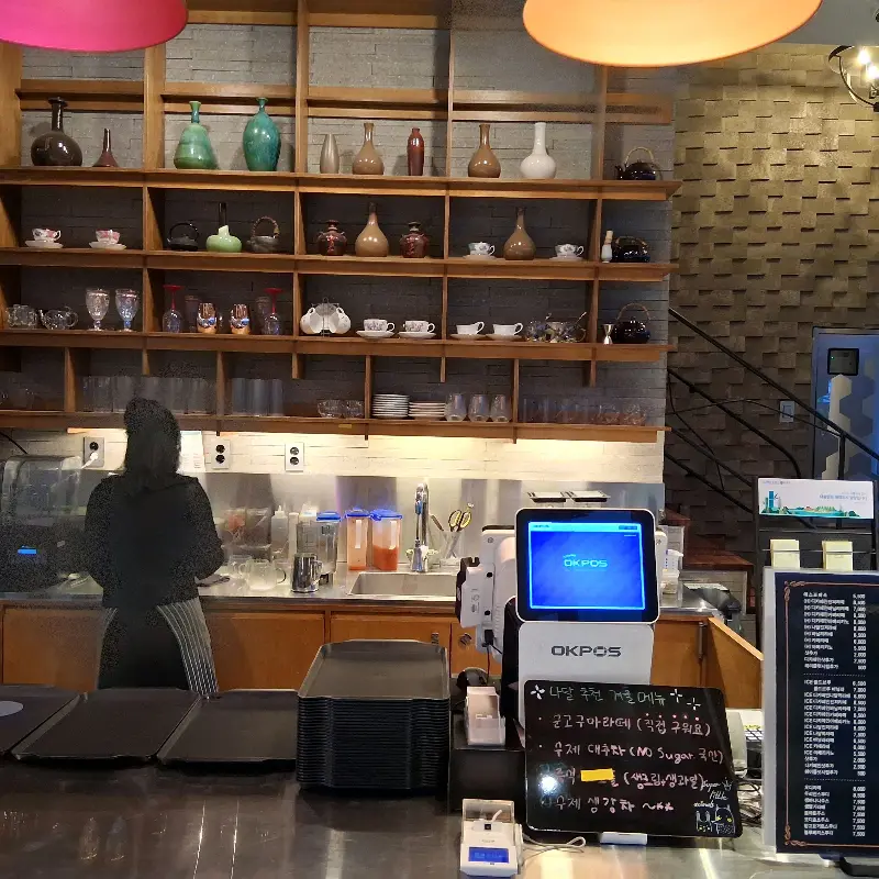 카페 내부 인테리어