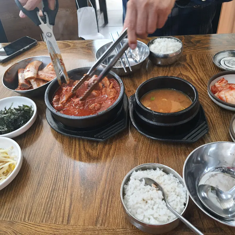 소갈비찜과 다양한 반찬