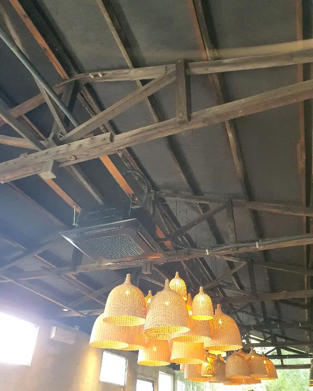 식당 천장의 모습
