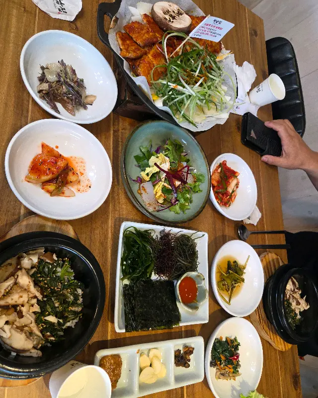 윤기가 흐르는 솥밥