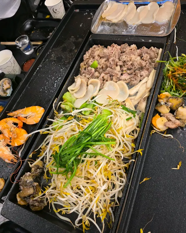 푸짐한 삼합 한 상 차림