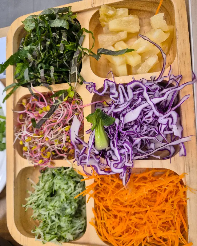 샤브샤브에 넣어 먹을 신선한 야채 모듬