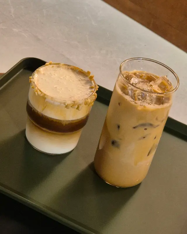 넛츠크림라떼와 아이스아메리카노