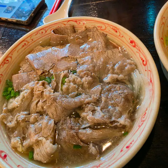 다양한 식재료가 준비된 셀프바