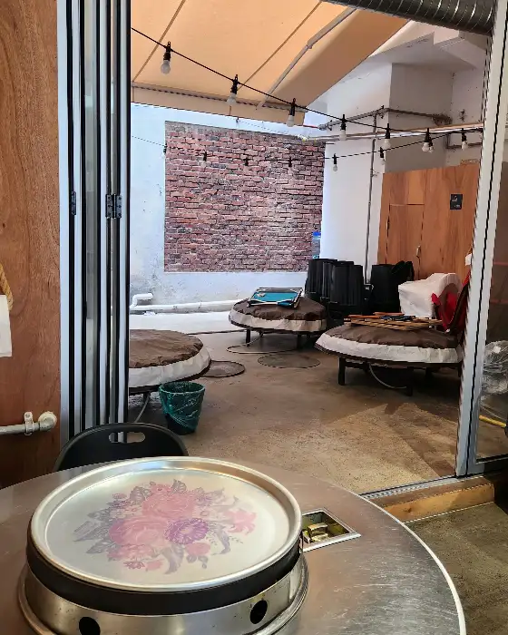 철판에 볶아지고 있는 닭갈비 재료들