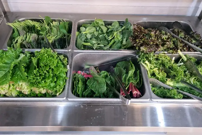 싱싱한 쌈 채소와 곁들임 메뉴