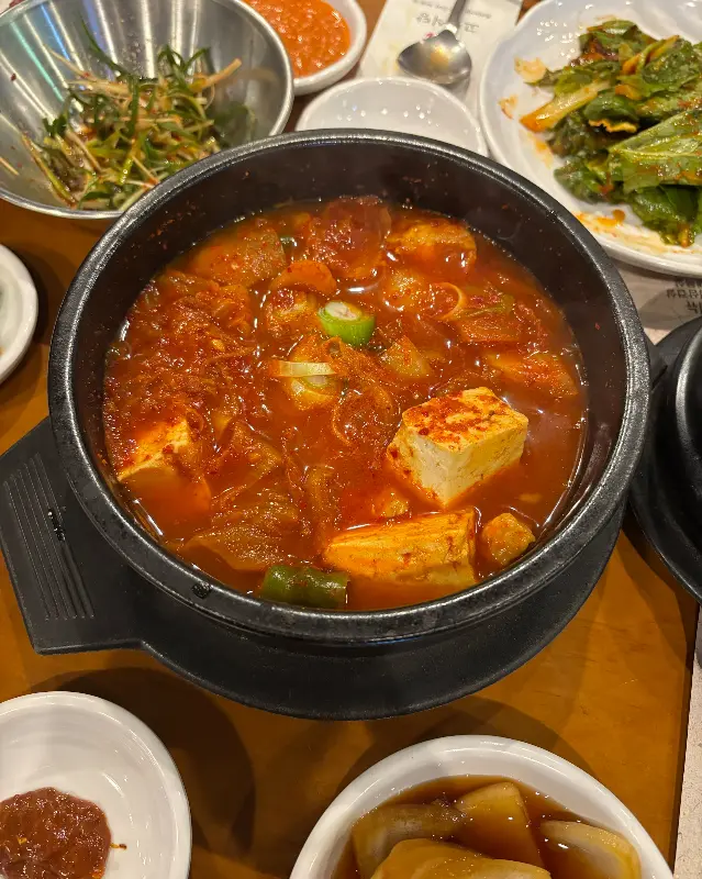 얼큰한 김치찌개