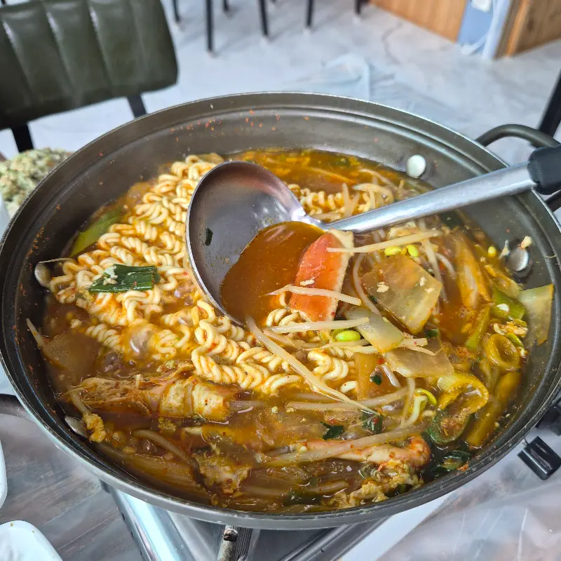 푸짐한 대게라면