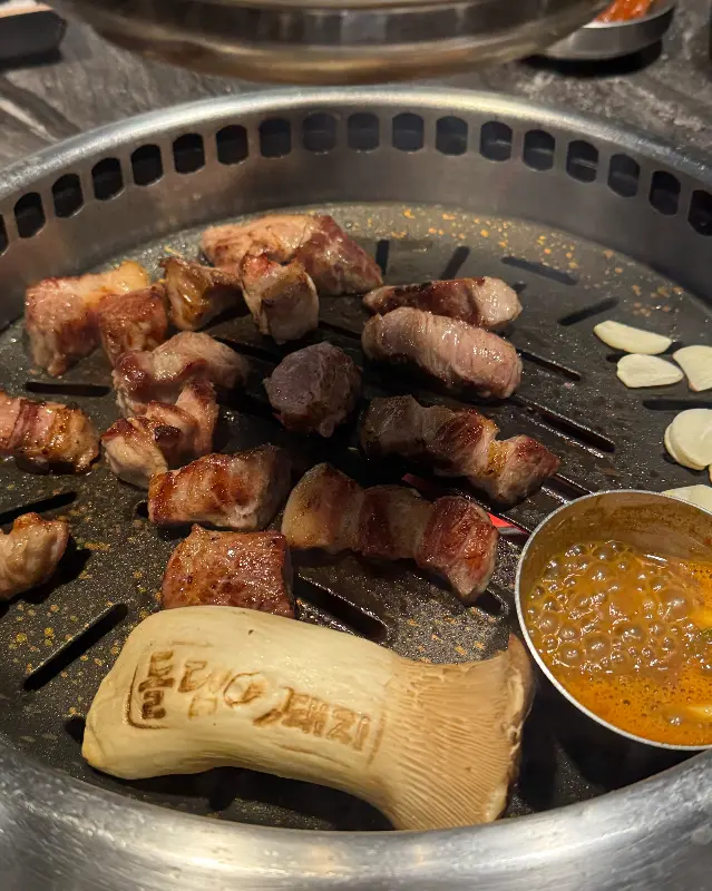 돌담흑돼지 중문점 매장 전경