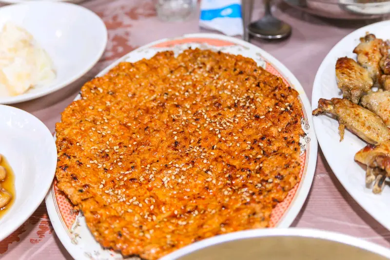 윤기가 흐르는 닭불고기