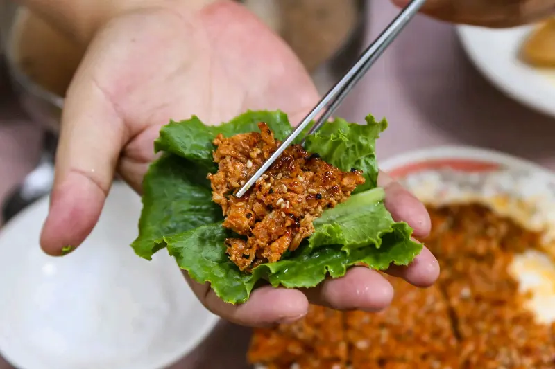 쌈으로 즐기는 닭불고기