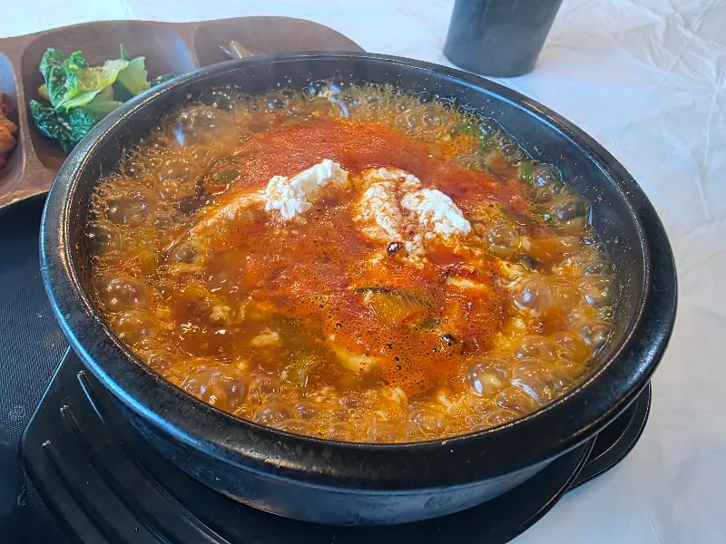얼큰한 순두부찌개